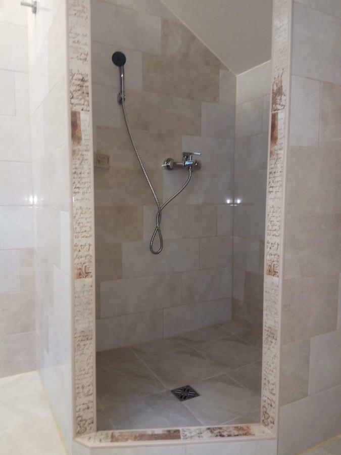 Apartman Slava Tisno Zewnętrze zdjęcie